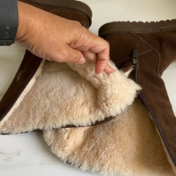 UGG Australia Cargo Suede Leather W/Sheepskin Lined Brown Boots S/N 1968 size 4 - Picture 14 of 16